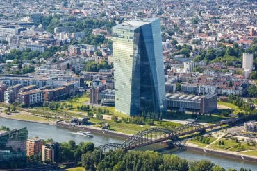 Sièges de la BCE et de la Réserve fédérale — 2025.