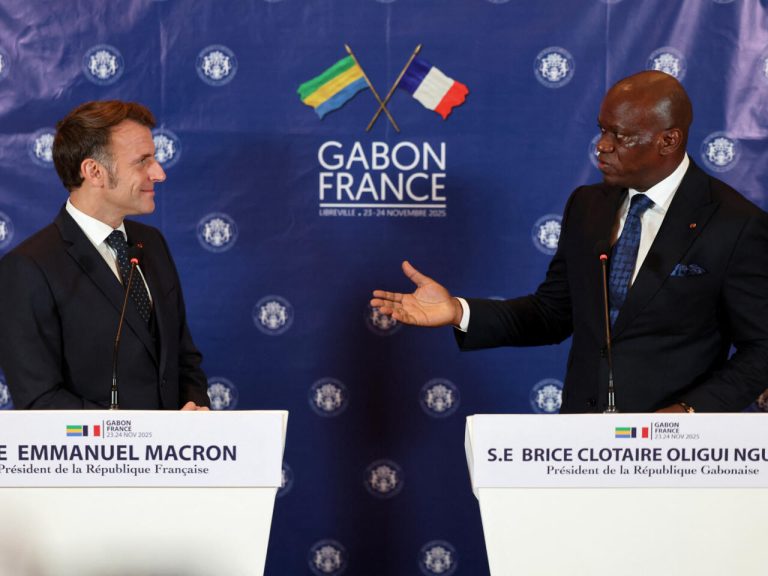 Emmanuel Macron accueilli à Libreville par le président gabonais Brice Oligui Nguema