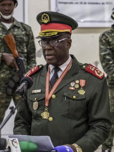 Le général Horta N’Tam, nouvel homme fort de la Guinée-Bissau, investi Président de la Transition pour une durée d’un an.