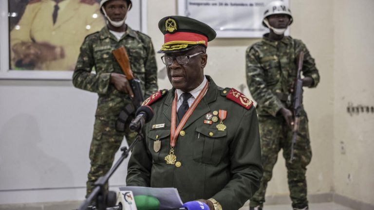 Le général Horta N’Tam, nouvel homme fort de la Guinée-Bissau, investi Président de la Transition pour une durée d’un an.