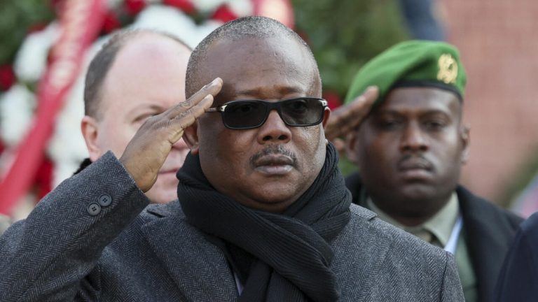 L’ex-président bissau-guinéen Umaro Sissoco Embaló, annoncé en partance pour un séjour prolongé à Brazzaville selon LSI Africa.
