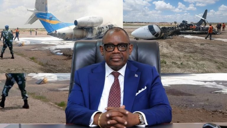 Avion ERJ145 en feu à l’aéroport de Kolwezi entouré des équipes de secours après l’accident du 17 novembre 2025.