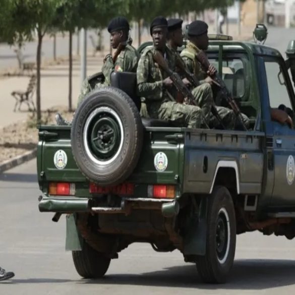 Guinée-Bissau Embaló officiellement arrêté mais toujours joignable le coup d’État qui intrigue