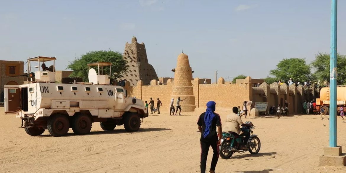 Patrouille de l’armée malienne et de l’Africa Corps dans la région de Tombouctou, au cœur d’une opération meurtrière pour les civils.
