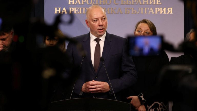 Bulgarie : le Premier ministre lâche le pouvoir sous la pression de la rue