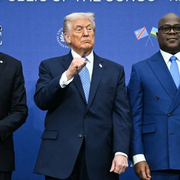 Donald Trump lors de son discours du 9 décembre 2025, au cours duquel il revendique la fin de la guerre entre la RDC et le Rwanda et évoque l’exploitation des minerais congolais.