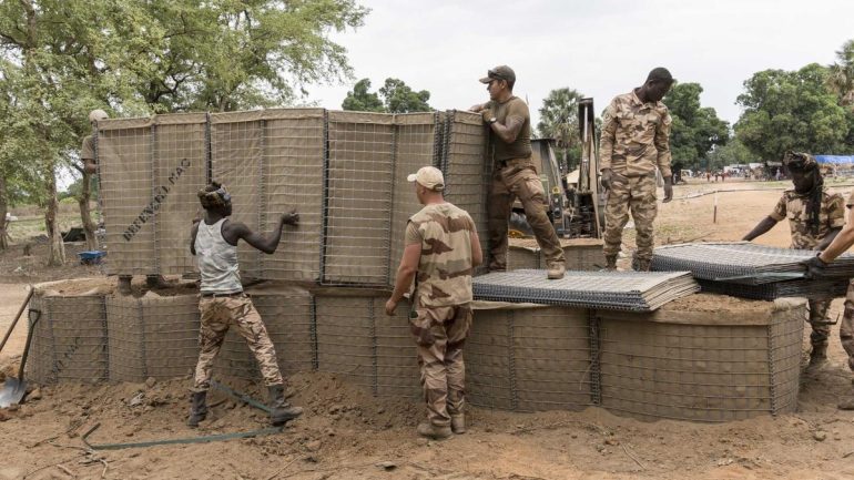 Comment se décident les interventions militaires et les missions de paix