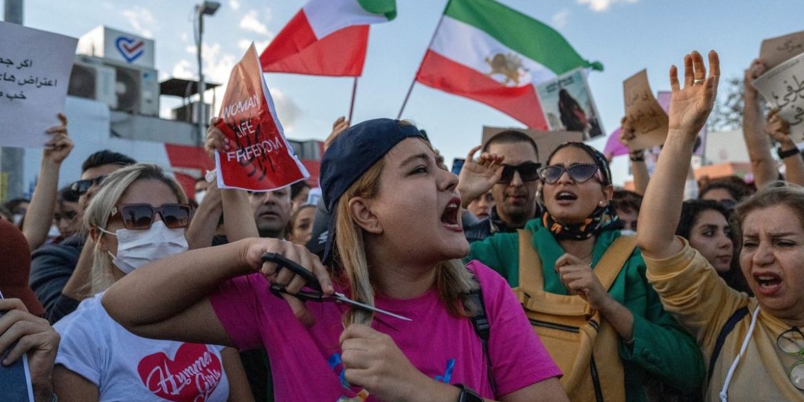 Manifestations en Iran sur fond de crise économique et de durcissement sécuritaire.