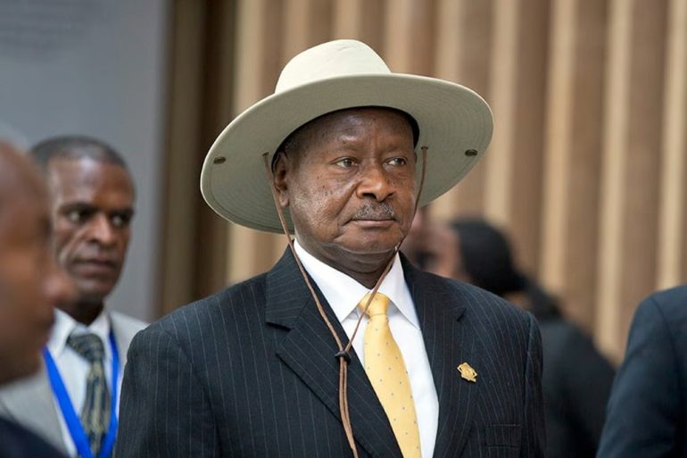 Le président Yoweri Museveni et l’opposant Bobi Wine au cœur d’un bras de fer politique sous tension.