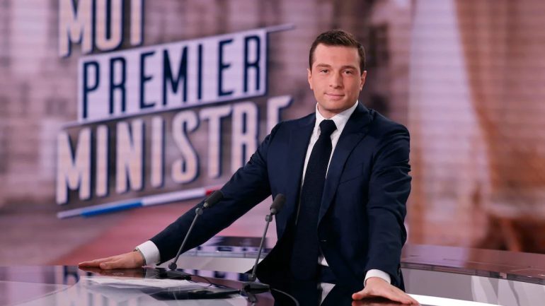 Jordan Bardella affirme ne pas viser l’Élysée et se positionne sur Matignon.