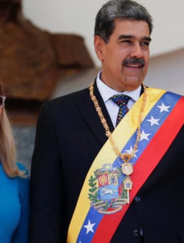 Nicolás Maduro au Venezuela. La Suisse annonce le blocage préventif de ses éventuels avoirs sur son territoire.