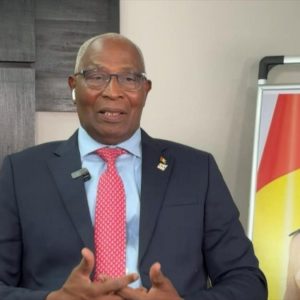 Amadou Oury Bah est reconduit Premier ministre par le président Mamadi Doumbouya.