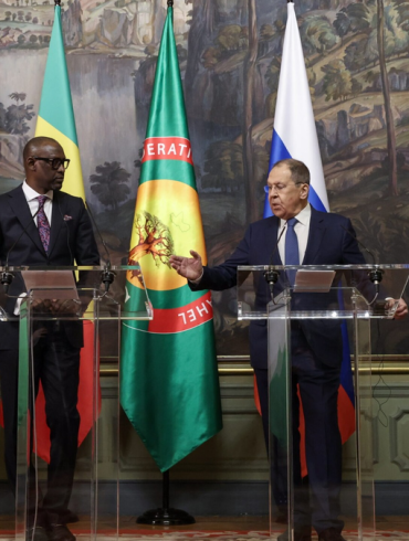 La Russie évoque un rôle de médiation pour relancer le dialogue entre l’AES, la CEDEAO et l’Union africaine.