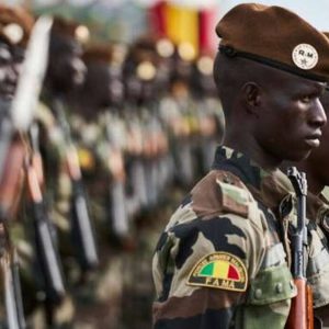 Un militaire malien lors d’une cérémonie officielle.