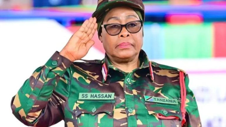 Samia Suluhu Hassan au centre d’une polémique après une désignation controversée relayée sur les réseaux.