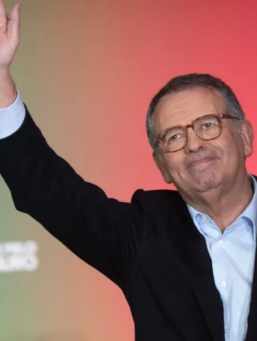 Le Portugal tourne une page électorale avec la victoire d’un socialiste modéré face à l’extrême droite.