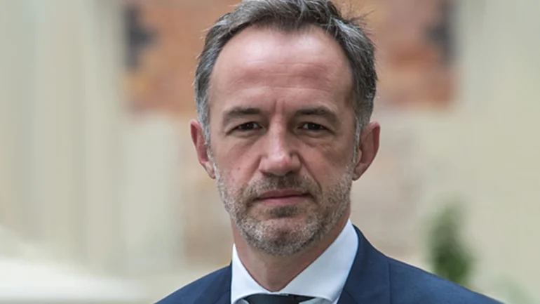 Emmanuel Grégoire veut interdire Airbnb à Paris s’il est élu maire