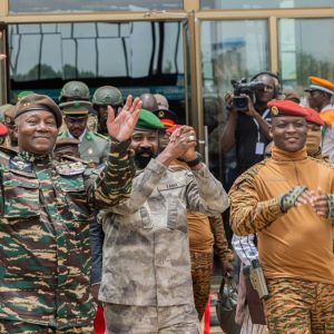 Le ministre Robert Dussey réaffirme le soutien du Togo à l’AES face à la menace terroriste.