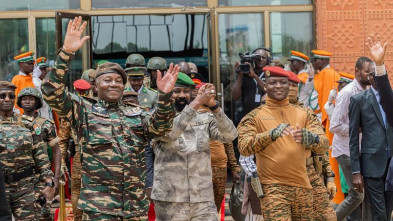 Le ministre Robert Dussey réaffirme le soutien du Togo à l’AES face à la menace terroriste.