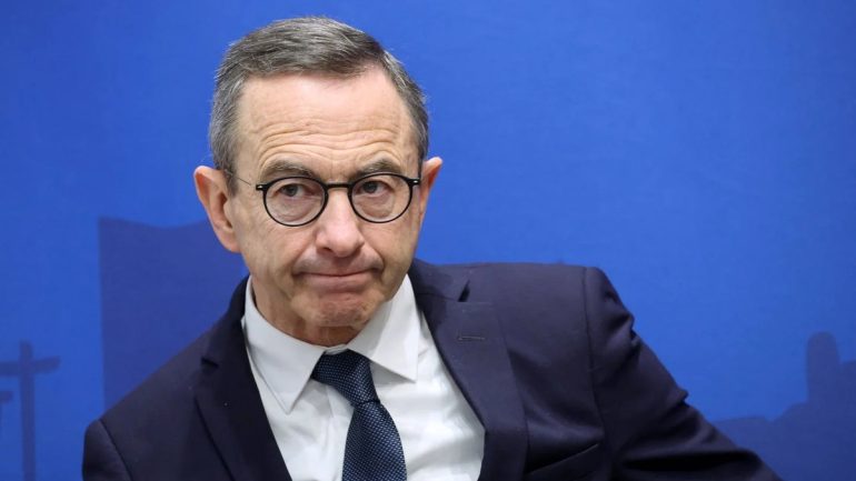 Sur TF1 et LCI, Bruno Retailleau officialise sa candidature à la présidentielle 2027.