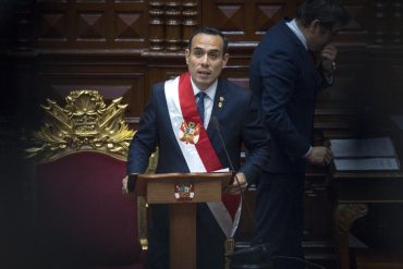 José Jerí, président par intérim du Pérou, visé par une procédure discutée au Congrès.