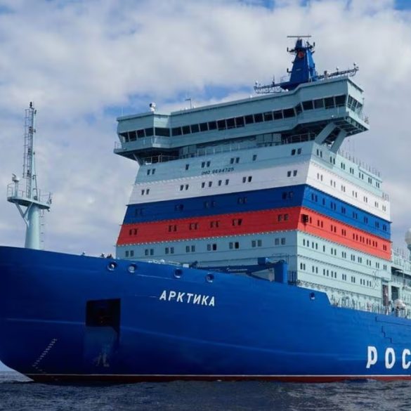 Vladimir Poutine affirme que la Russie domine le secteur des brise glaces et veut renforcer encore sa flotte.