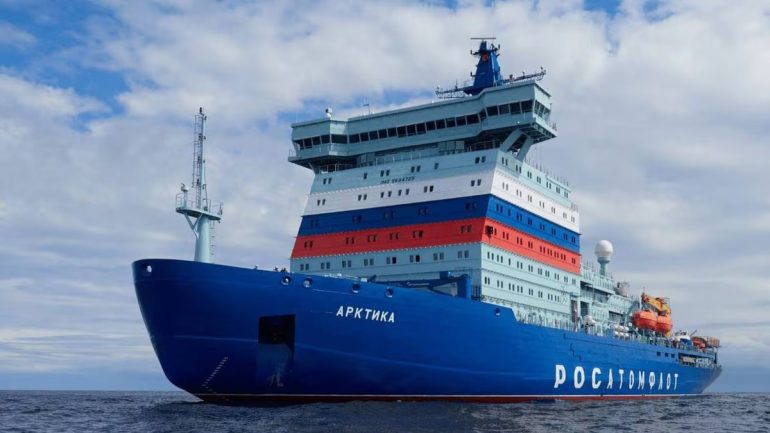 Vladimir Poutine affirme que la Russie domine le secteur des brise glaces et veut renforcer encore sa flotte.