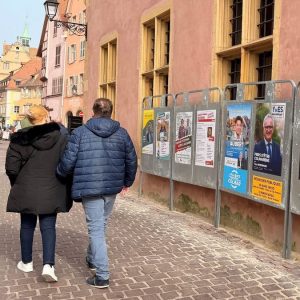 Le premier tour des municipales 2026 en France a confirmé la poussée du RN et de LFI, tandis que le PS a pris l’avantage à Paris.