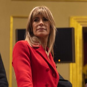 Pedro Sanchez et Begoña Gomez lors d’un déplacement public, en pleine nouvelle tempête judiciaire en Espagne.