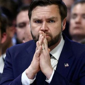 JD Vance a demandé au Vatican de se limiter aux questions morales, au cœur d’une nouvelle polémique avec le pape Léon XIV.