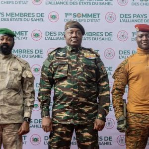 L’AES a affiché sa solidarité avec le Mali après les attaques, sans annoncer pour l’instant d’action militaire concrète.