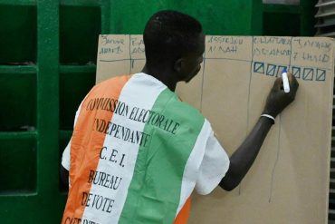 Le gouvernement ivoirien a annoncé la dissolution de la Commission Électorale Indépendante après le Conseil des ministres.
