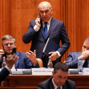 La chute du gouvernement proeuropéen ouvre une nouvelle période d’incertitude politique en Roumanie.