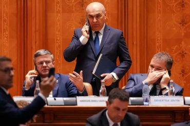 La chute du gouvernement proeuropéen ouvre une nouvelle période d’incertitude politique en Roumanie.