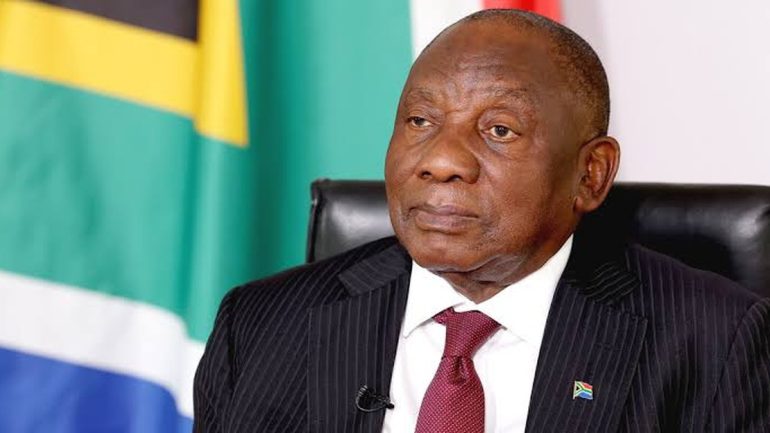 Cyril Ramaphosa obtient une décision de justice suspendant temporairement la procédure parlementaire liée au scandale « Farmgate ».