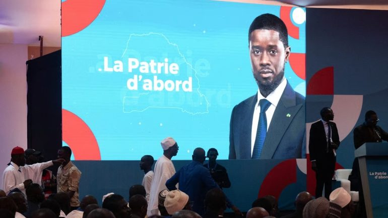 Bassirou Diomaye Faye lors du lancement officiel de son nouveau parti politique, KIIRAAY – Les Patriotes Républicains.