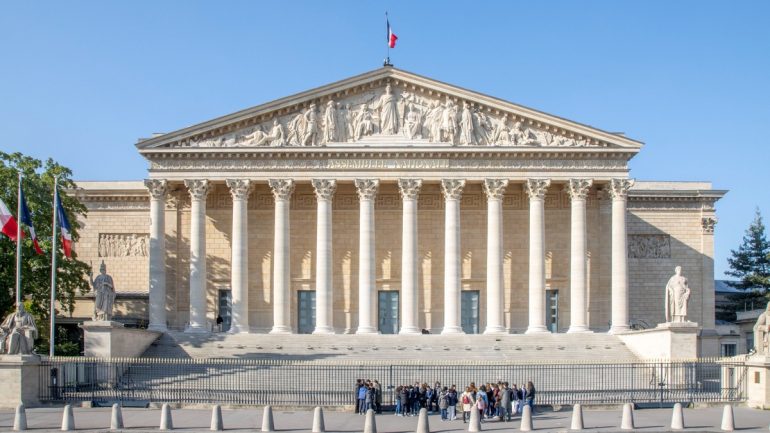 L’immunité parlementaire protège l’exercice du mandat d’un député, mais ne le met pas définitivement à l’abri des poursuites judiciaires.