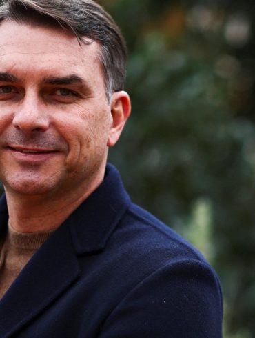 Flávio Bolsonaro prépare une nouvelle proposition budgétaire pour sa campagne présidentielle.