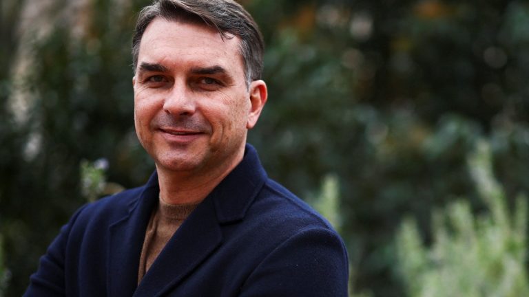 Flávio Bolsonaro prépare une nouvelle proposition budgétaire pour sa campagne présidentielle.