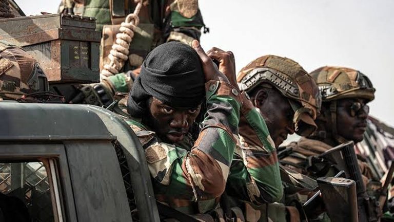 Les États ouest-africains renforcent leur coopération face à l’expansion des groupes armés dans le Sahel et vers le golfe de Guinée.