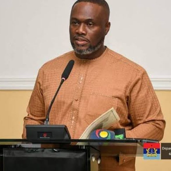 Kenneth Gilbert Adjei, nommé nouveau ministre de la Défense du Ghana par le président John Dramani Mahama.