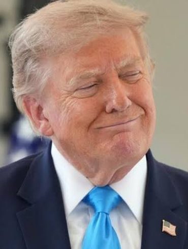 Donald Trump suspend de nouvelles frappes contre l’Iran et affirme que les contours d’un accord de paix ont été définis.