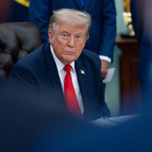 Capital One affirme avoir fermé plus de 300 comptes liés à la Trump Organization après un contrôle antiblanchiment.