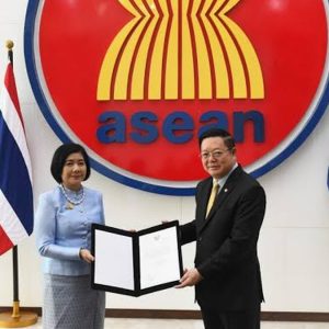 Le Premier ministre thaïlandais Anutin Charnvirakul défend une reprise progressive du dialogue entre l’ASEAN et les autorités birmanes.