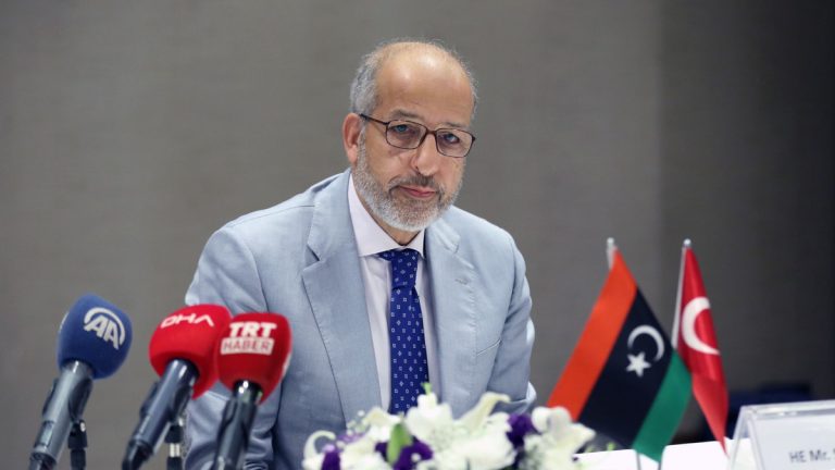 La démission de Naji Issa ravive les tensions autour de la Banque centrale de Libye.
