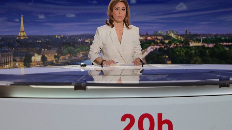 Léa Salamé se retire du 20H pour la campagne de Glucksmann