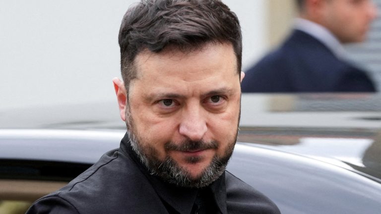 Volodymyr Zelensky a contenu la contestation déclenchée par sa réorganisation de l’appareil militaire ukrainien.