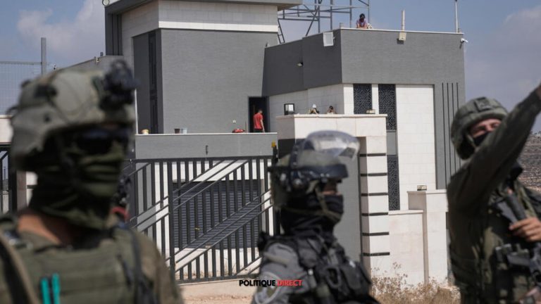 Le port de Mocha a arrêté ses activités après plus de 25 frappes de missiles attribuées aux Houthis.