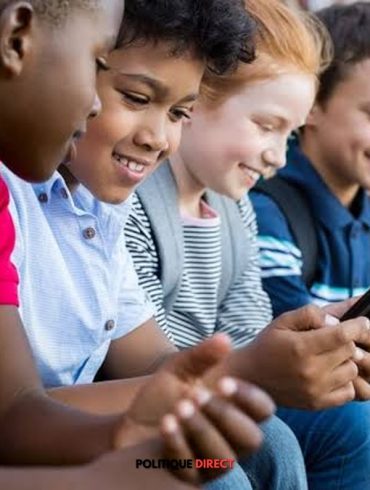 La protection des mineurs sur les réseaux sociaux oblige les pouvoirs publics à rechercher un équilibre avec la liberté d’expression et la vie privée.