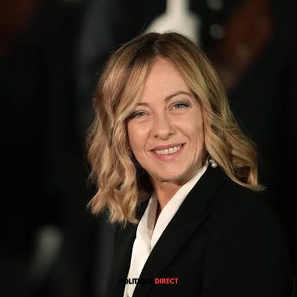 Giorgia Meloni a considérablement institutionnalisé son image sans abandonner plusieurs marqueurs politiques de sa droite conservatrice.